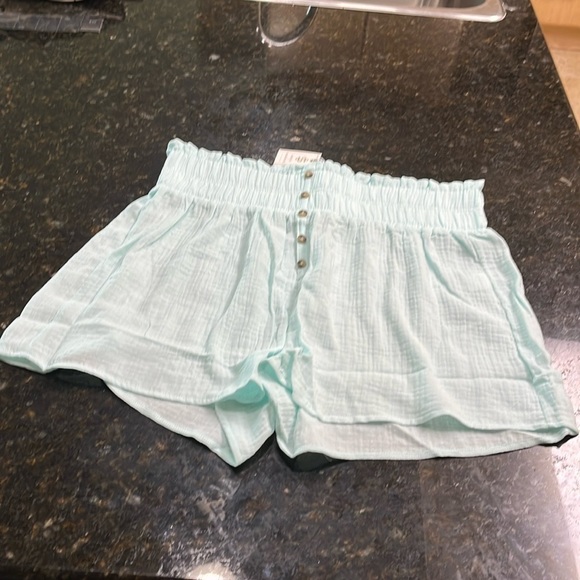 NWT-simply Southern-M/L-mint green-elastic waistband,lightweight,pull- on shorts - Picture 1 of 12